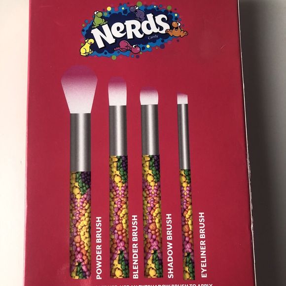 NERDS Cosmetic Brush Set - Picture 3 of 3